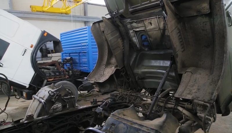 У запорізькій майстерні ремонтують автомобілі для військових