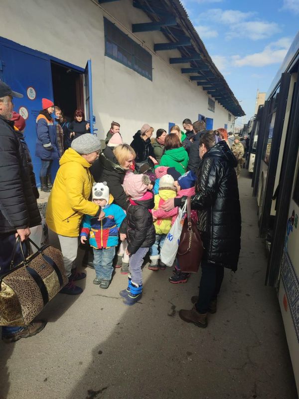 Допомагали Службі у справах дітей волонтерські команди з різних міст України