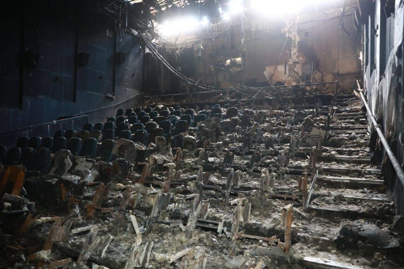 Як у Запоріжжі виглядає зруйнований ТРЦ "Аврора", в який потрапила ракета - фото, відео