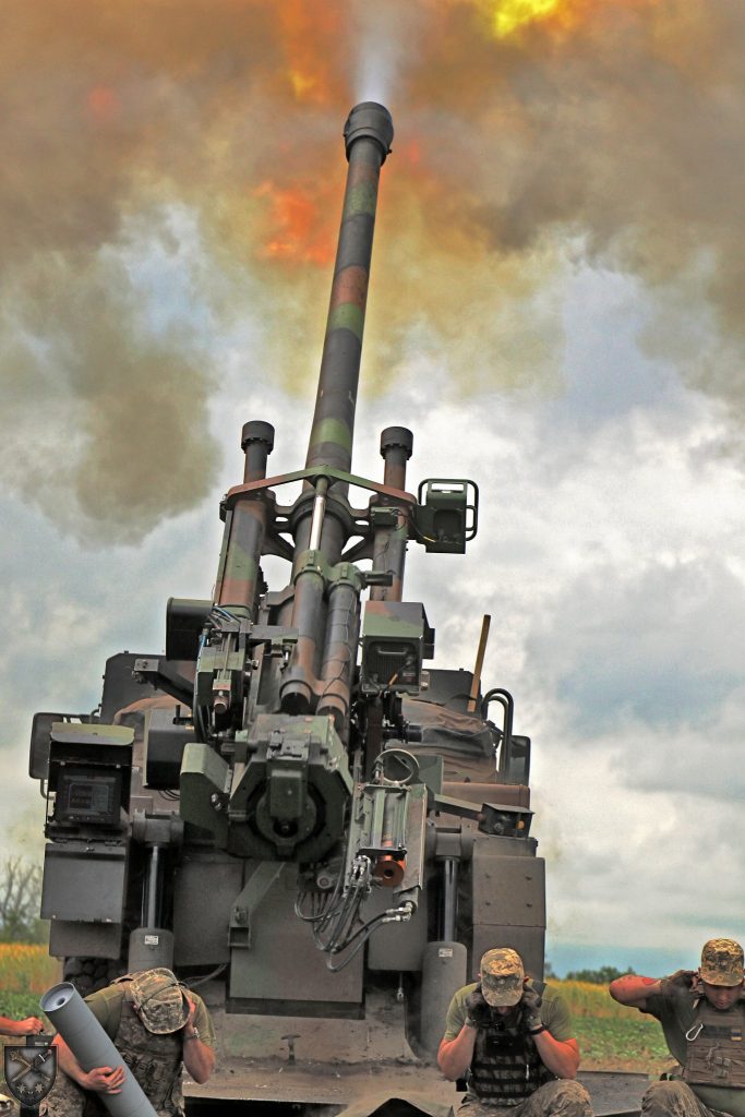 Запорізькі артилеристи показали, як стріляють з французьких САУ Caesar - фото