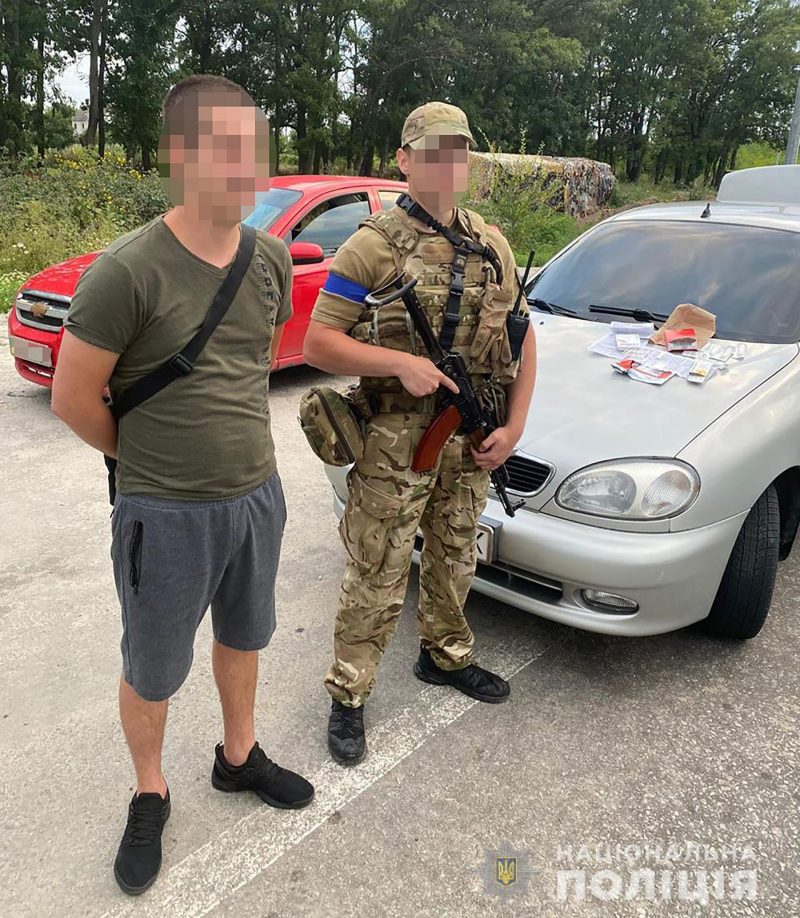 На блокпості у Запорізькій області затримали водія з небезпечним вантажем - фото