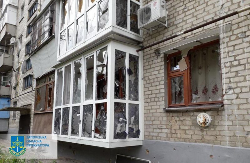 Поранений чоловік, пошкоджені міська рада та житлові будинки: окупанти обстріляли Запорізьку область
