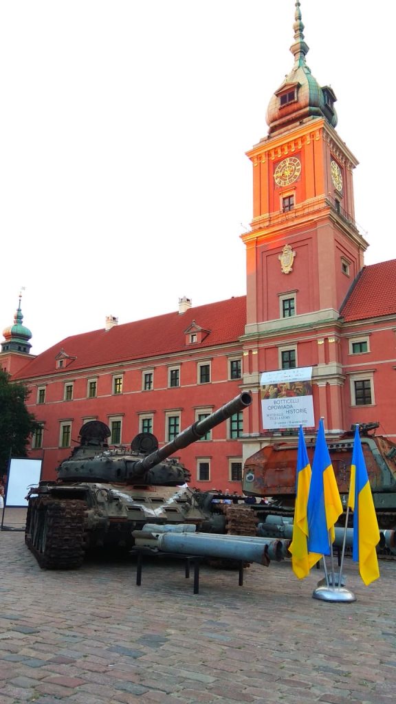 У центрі Варшави показали російську військову техніку, яку знищили ЗСУ - фото