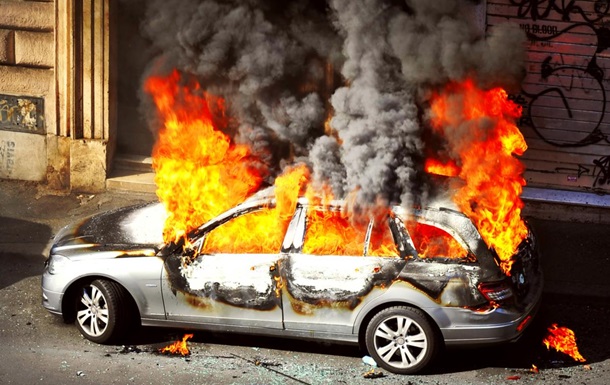 В Херсоне взорвалась машина с коллаборантом – СМИ