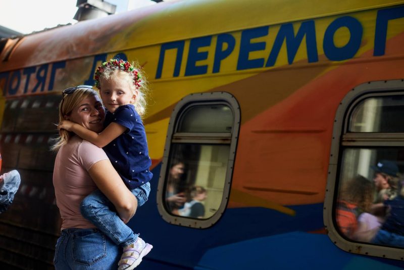 Мешканцям окупованого міста Запорізької області присвятили вагон у незвичайному потягу - фото