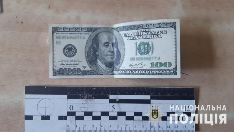 На блокпості у Запорізькому районі п'яний водій запропонував поліцейським 100 доларів - що з цього вийшло