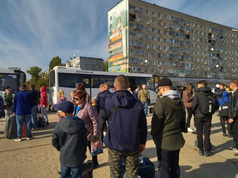 Окупанти вивозять дітей з Енергодара до Криму та в росію