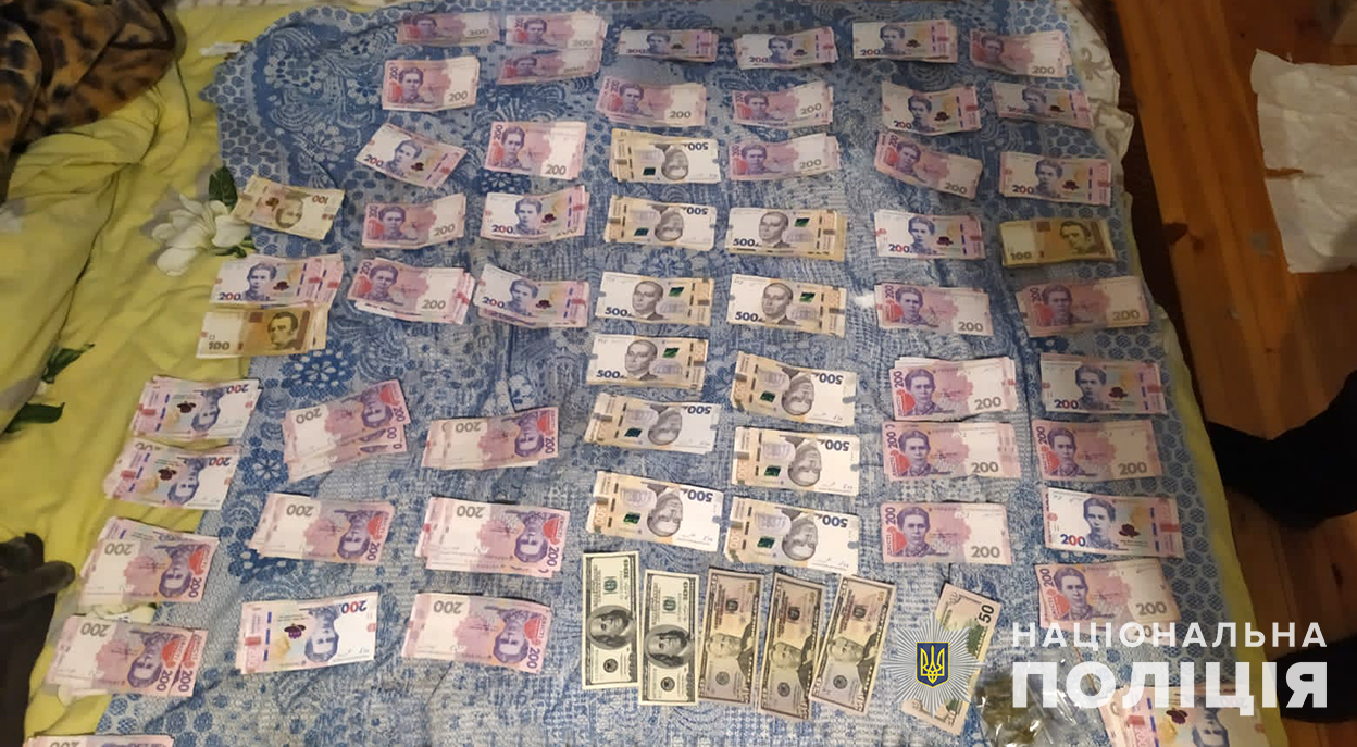 «товар» на 750 тисяч гривень: запорізькі поліцейські затримали наркозбувача