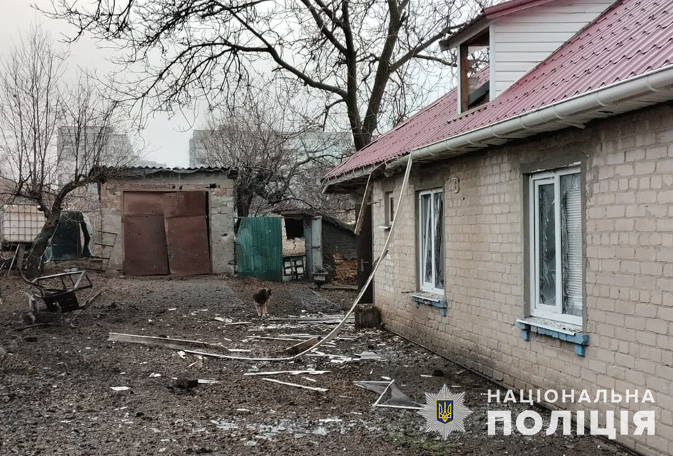 на запоріжжі росіяни обстріляли близько 20 будинків: поліцейські зібрали докази воєнних злочинів