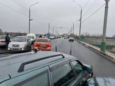 В Мелитополе на мосту массовое ДТП - столкнулись десять автомобилей (добавлено фото)
