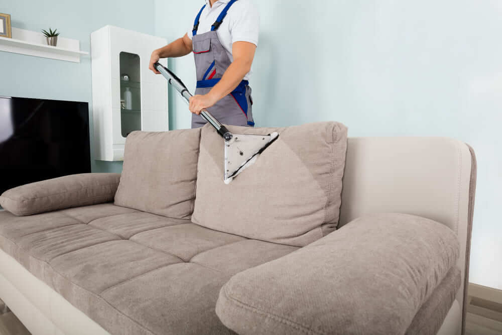 Як правильно очистити м'які меблі?