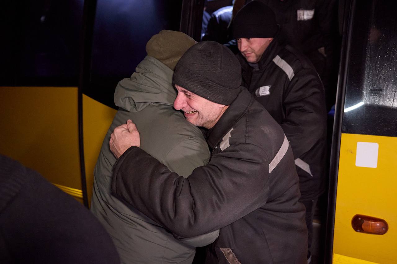 Сто українців сьогодні повернулись додому з російського полону - фото 11