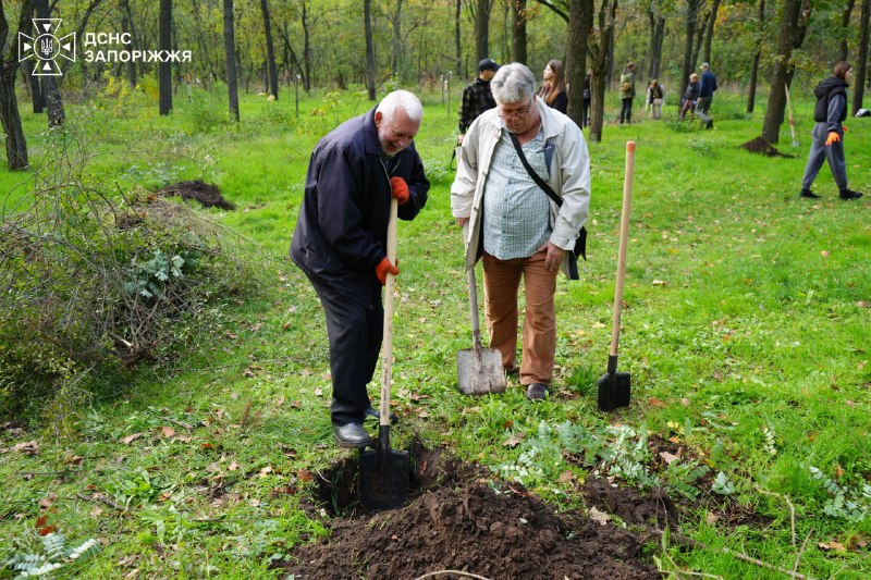 У парку Шевченка висадили 50 фруктових дерев — ДСНС — фото 3