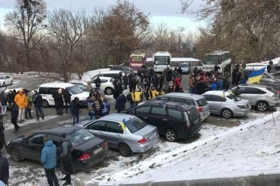 avakov-idi-aktivistyi-vyishli-na-aktsiyu-s-trebovaniem-otstavki-glavyi-mvd-foto-video.jpg