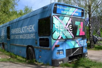 avtobus-biblioteku-prevratyat-v-prosto-avtobus-dlya-passazhirov.jpg