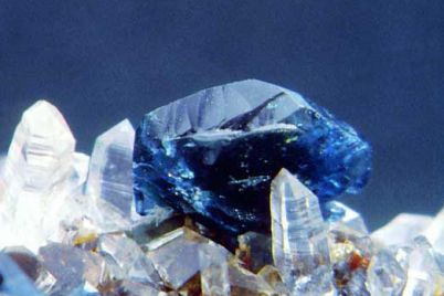 charuyuchi-kristali-u-zaporizkomu-muzed197-vidkrilasya-nova-vistavka.jpg