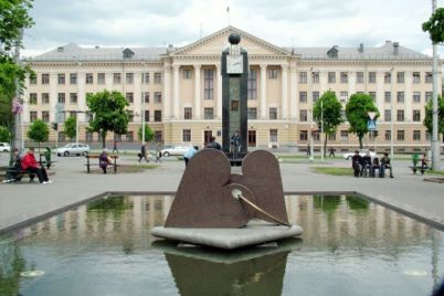 do-pershogo-travnya-komunalniki-planuyut-vvimknuti-fontani-na-bulvari-shevchenka-ta-rajduzi.jpg