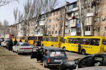 do-zaporizhzhya-pribuli-evakuaczijna-kolona-avtobusiv-i-avtivki.jpg