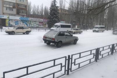 gorod-v-zaporozhskoj-oblasti-zasypaet-snegom-foto.jpg