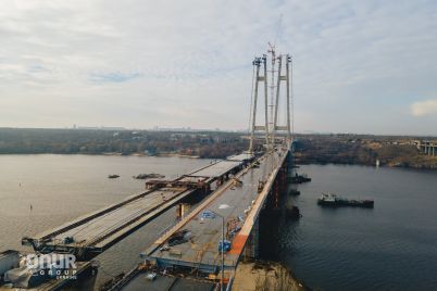 istoricheskij-moment-na-zaporozhskom-mostu-zavershen-vazhnyj-etap-stroitelstva-foto.jpg