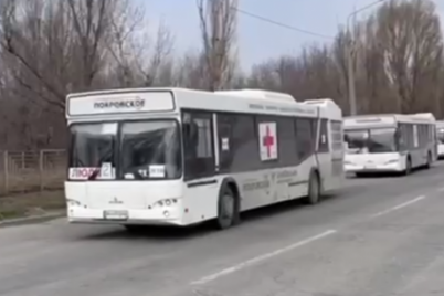 iz-zaporizhzhya-do-berdyanska-virushila-evakuaczijna-kolona-avtobusiv-ta-benzovoz.png