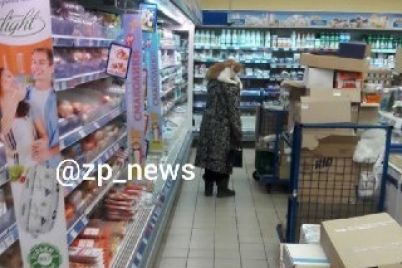 kupit-kolbaski-v-supermarkete-zaporozhya-zametili-neobychnogo-pokupatelya-1.jpg