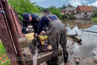 moshhnyj-liven-i-grozy-v-zaporozhskoj-oblasti-zatopilo-doma-podrobnosti-foto.jpg