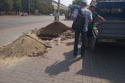 na-perekrestke-v-czentre-zaporozhya-razvorotili-trotuar-foto.jpg