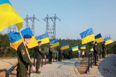 na-samom-vysokom-flagshtoke-zaporozhya-podnyali-flag-ukrainy-foto-video.jpg