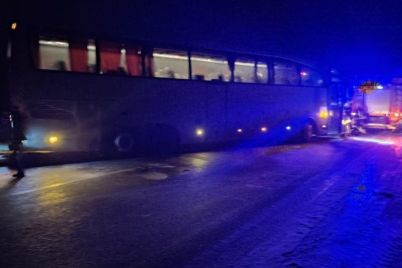 na-trasi-zaporizhzhya-dnipro-zastryag-avtobus-iz-gromadyanami-turechchini.jpg