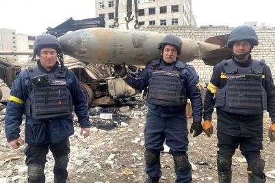 na-zaporizhzhi-okupanti-zkinuli-500-kilogramovu-fugasnu-aviabombu-foto.jpg