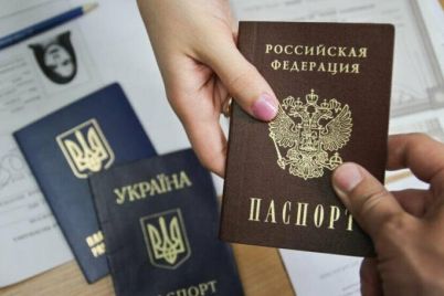okupanti-zmushuyut-melitopolskih-pensioneriv-ta-pidprid194mcziv-oformlyuvati-rosijski-pasporti.jpg