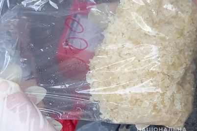 pod-zaporozhem-kilogramm-narkotikov-pytalis-pereslat-s-konfetami-foto.jpg