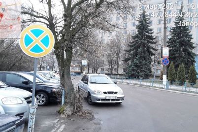 priparkovannye-vozle-zaporozhskoj-oblbolniczy-avto-zablokirovali-proezd-skoryh.jpg