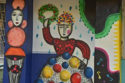 steny-zaporozhskoj-muzykalnoj-shkoly-ukrasil-mural-v-stile-bauhaus-foto.jpg