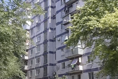 u-zaporizhzhi-40-kilogramovi-pliti-z-balkoniv-padayut-na-asfalt-foto-video.png