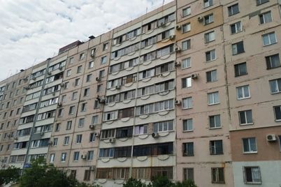 u-zaporizhzhi-komunalniki-vzyalisya-za-remont-fasadiv-bagatopoverhovih-budinkiv.jpg
