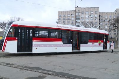 u-zaporizhzhi-na-liniyu-dlya-viprobuvan-vijshov-shhe-odin-tramvaj-misczevogo-virobnicztva.jpg