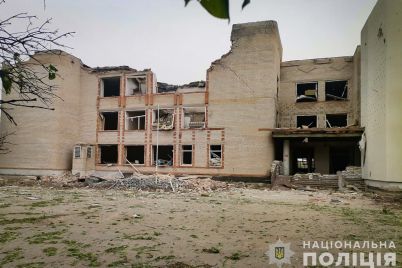 u-zaporizkij-oblasti-okupanti-skinuli-aviabombu-na-shkolu-i-atakuvali-dronami-medichnij-zaklad-1.jpg