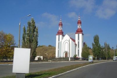 v-berdyanske-okkupanty-naczionalizirovali-kostel-i-derzhat-v-plenu-svyashhennikov.jpg