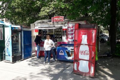 v-czentre-zaporozhya-nezakonno-ustanovili-kiosk-s-vypechkoj-foto.jpg