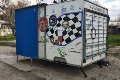 v-dneprovskom-rajone-demontirovali-samovolno-ustanovlennye-maf-torgovye-priczepy-i-garazh.jpg