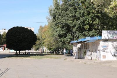 v-odnom-iz-rajonov-zaporozhya-nalivajki-rabotayut-pryamo-vozle-shkoly-i-detskoj-ploshhadki.jpg