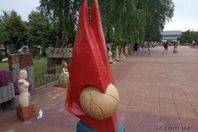 v-sele-zaporozhskoj-oblasti-pokazali-vystavku-originalnyh-skulptur-foto.jpg