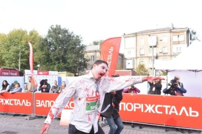 v-zaporozhe-begali-zombi-i-zaklyuchennaya.jpg