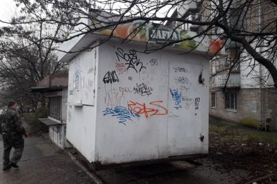 v-zaporozhe-demontirovali-strashnyj-kiosk-vozle-shkoly.jpg