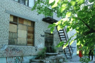 v-zaporozhe-detsad-prevratili-v-narkopriton-i-mesto-dlya-nochlega-bezdomnyh.jpg