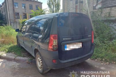 v-zaporozhe-iz-priparkovannogo-avto-ukrali-dengi-i-dokumenty.jpg