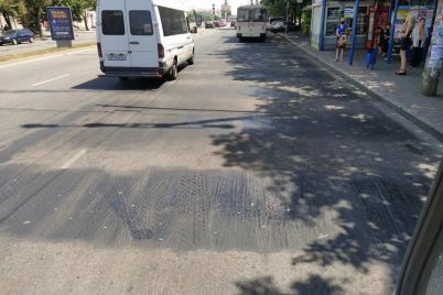 v-zaporozhe-iz-za-zhary-plavitsya-asfalt-fotofakt.jpg