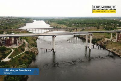 v-zaporozhe-na-balochnom-mostu-nachali-nadvizhku-konstrukczii-na-prolet-rekordnoj-dliny-foto.jpg